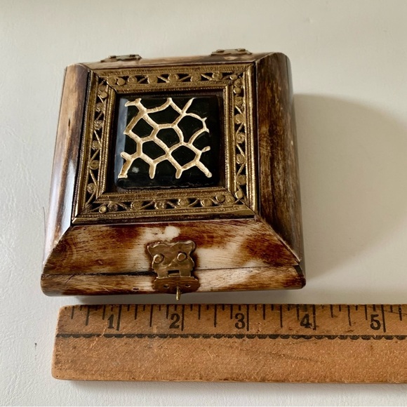 Vintage box made from bone and brass - Picture 4 of 12